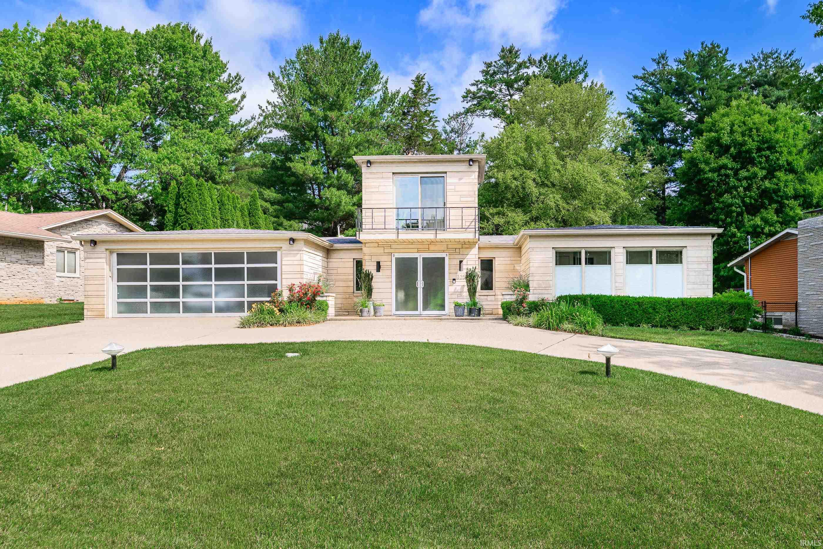 325 E Clover Lane Bloomington IN 47408