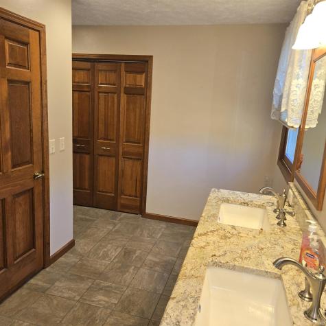 20945 Dunwoody Ct Court South Bend IN 46614