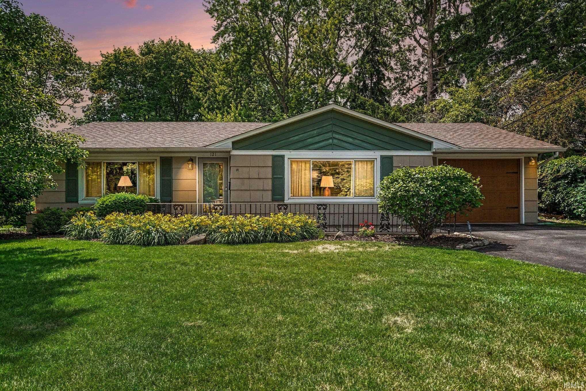 121 S Twyckenham Drive South Bend IN 46617
