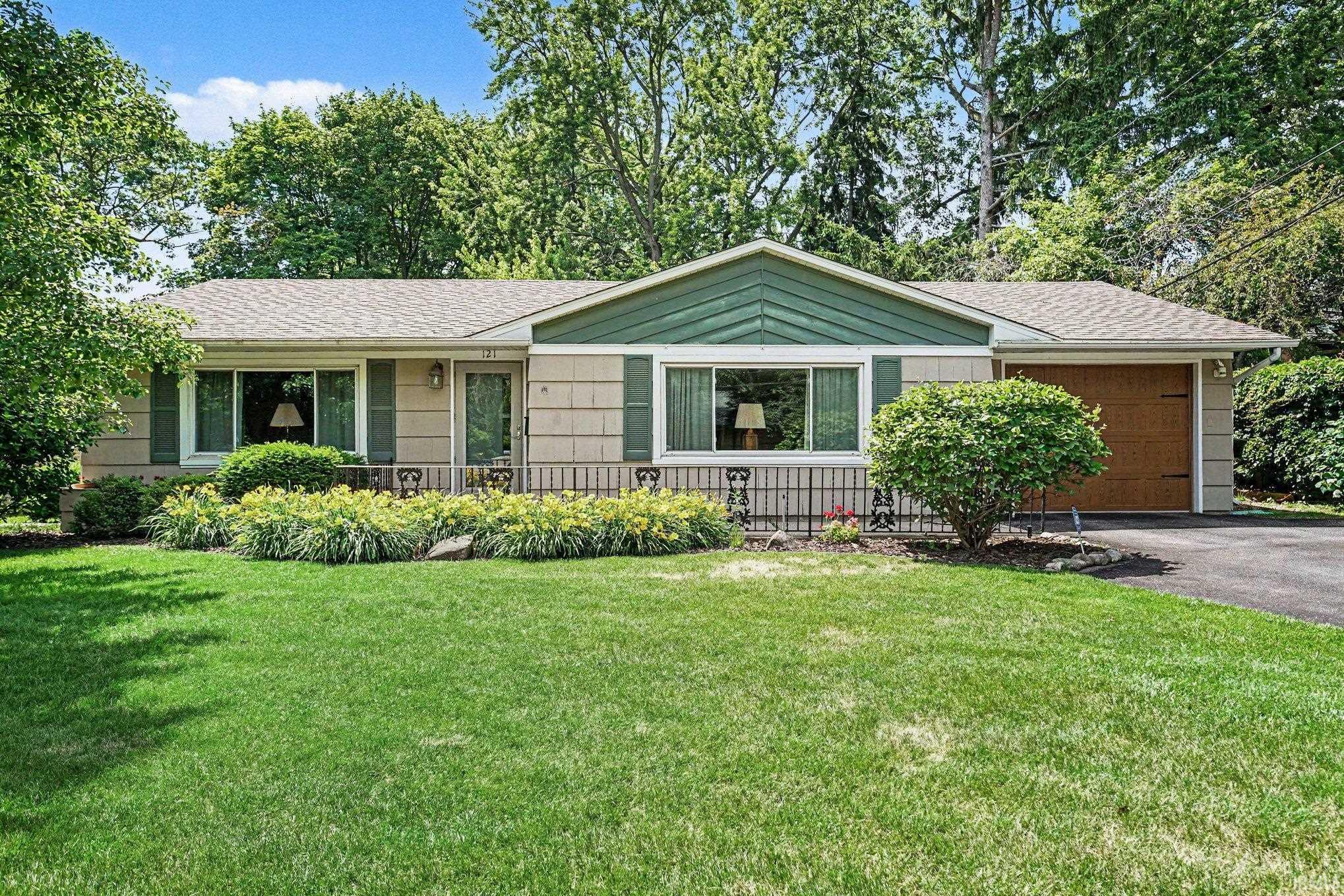121 S Twyckenham Drive South Bend IN 46617