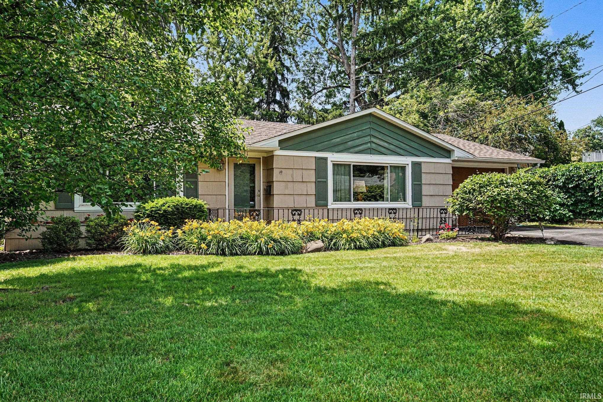 121 S Twyckenham Drive South Bend IN 46617