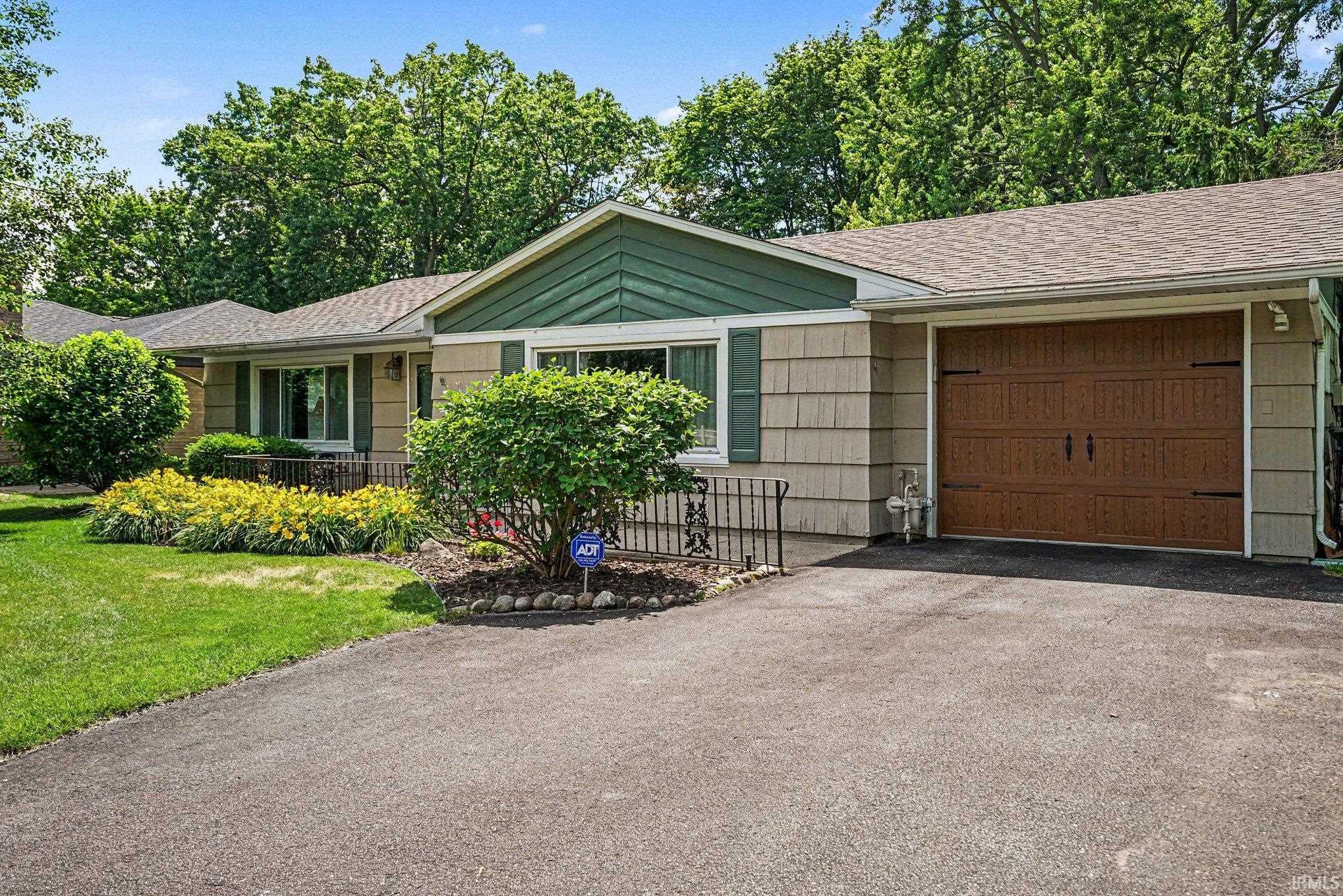 121 S Twyckenham Drive South Bend IN 46617