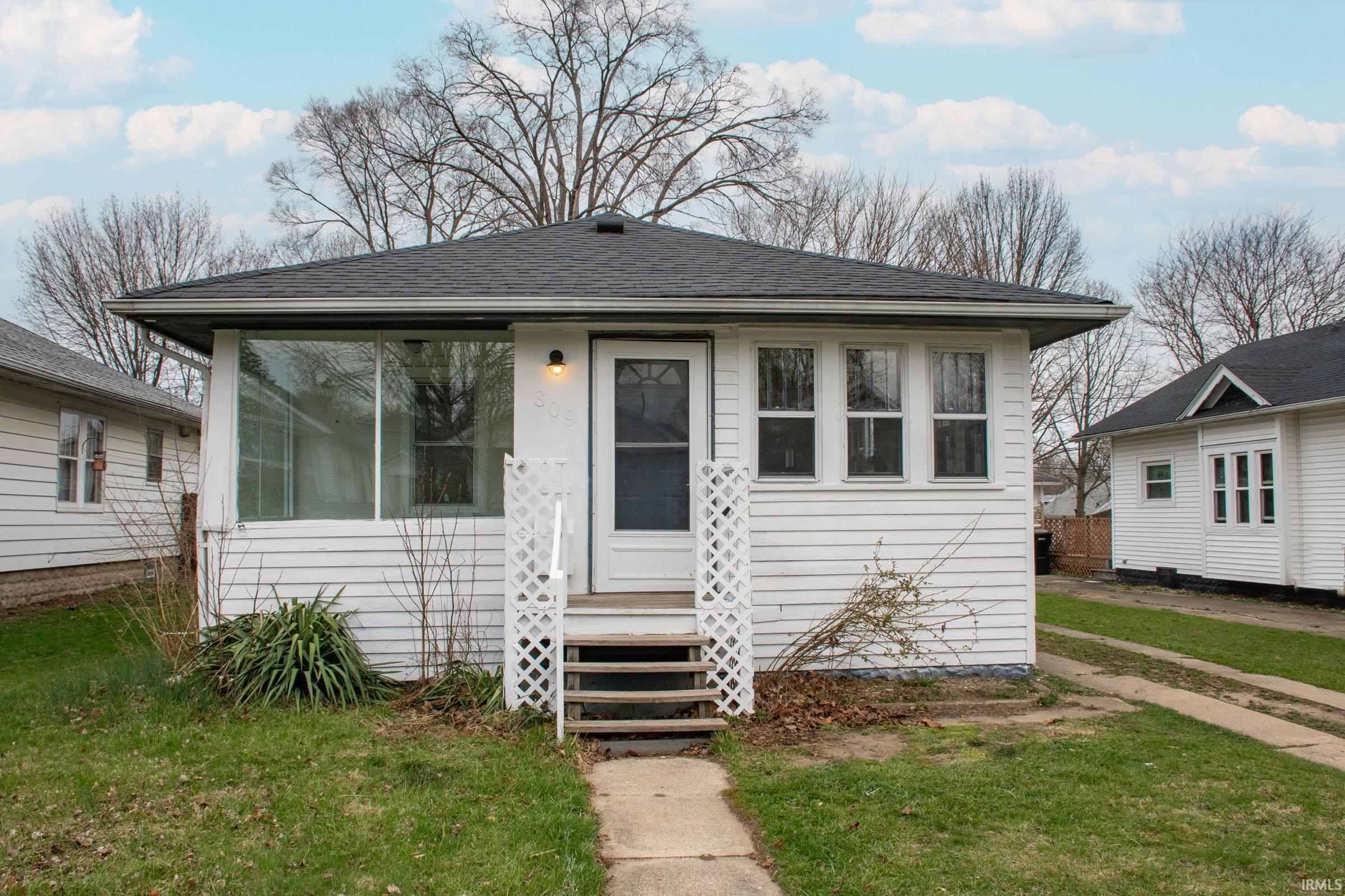 809 E Fairview Avenue South Bend IN 46614
