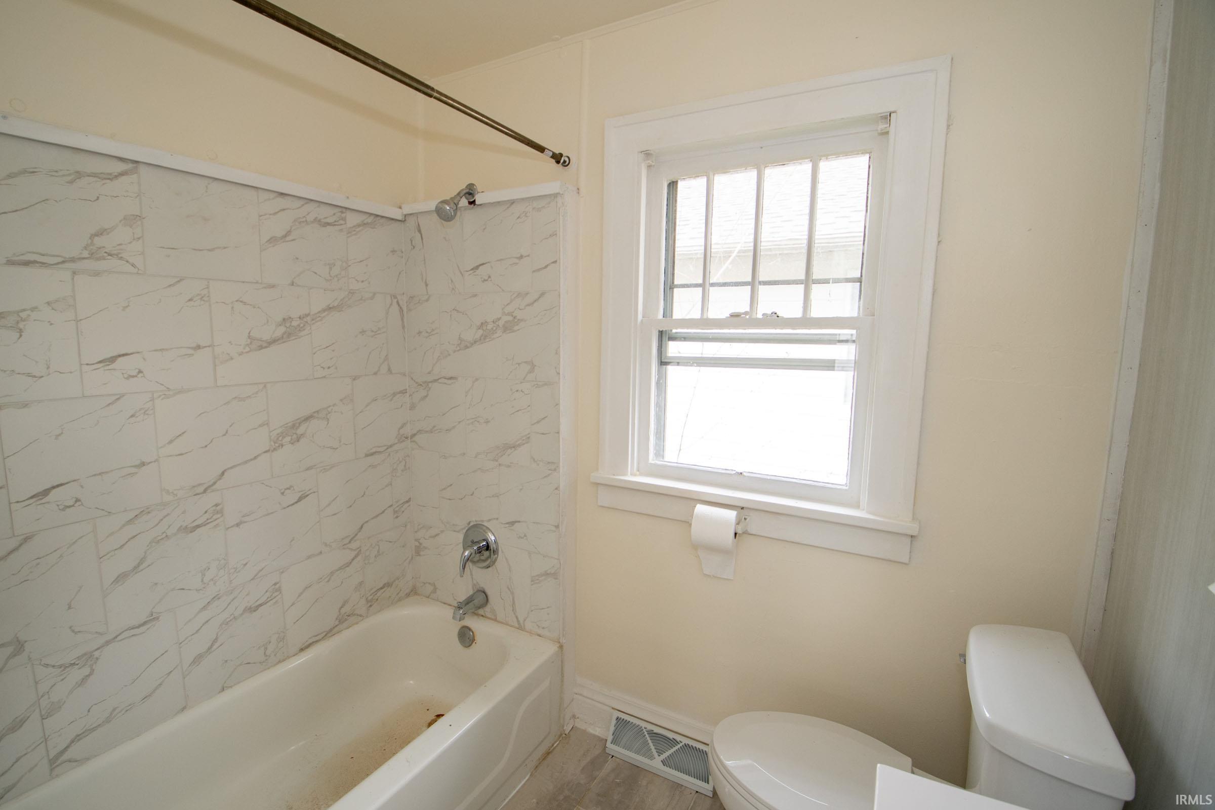 809 E Fairview Avenue South Bend IN 46614