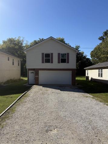 2413 N Buckles Street Muncie IN 47303