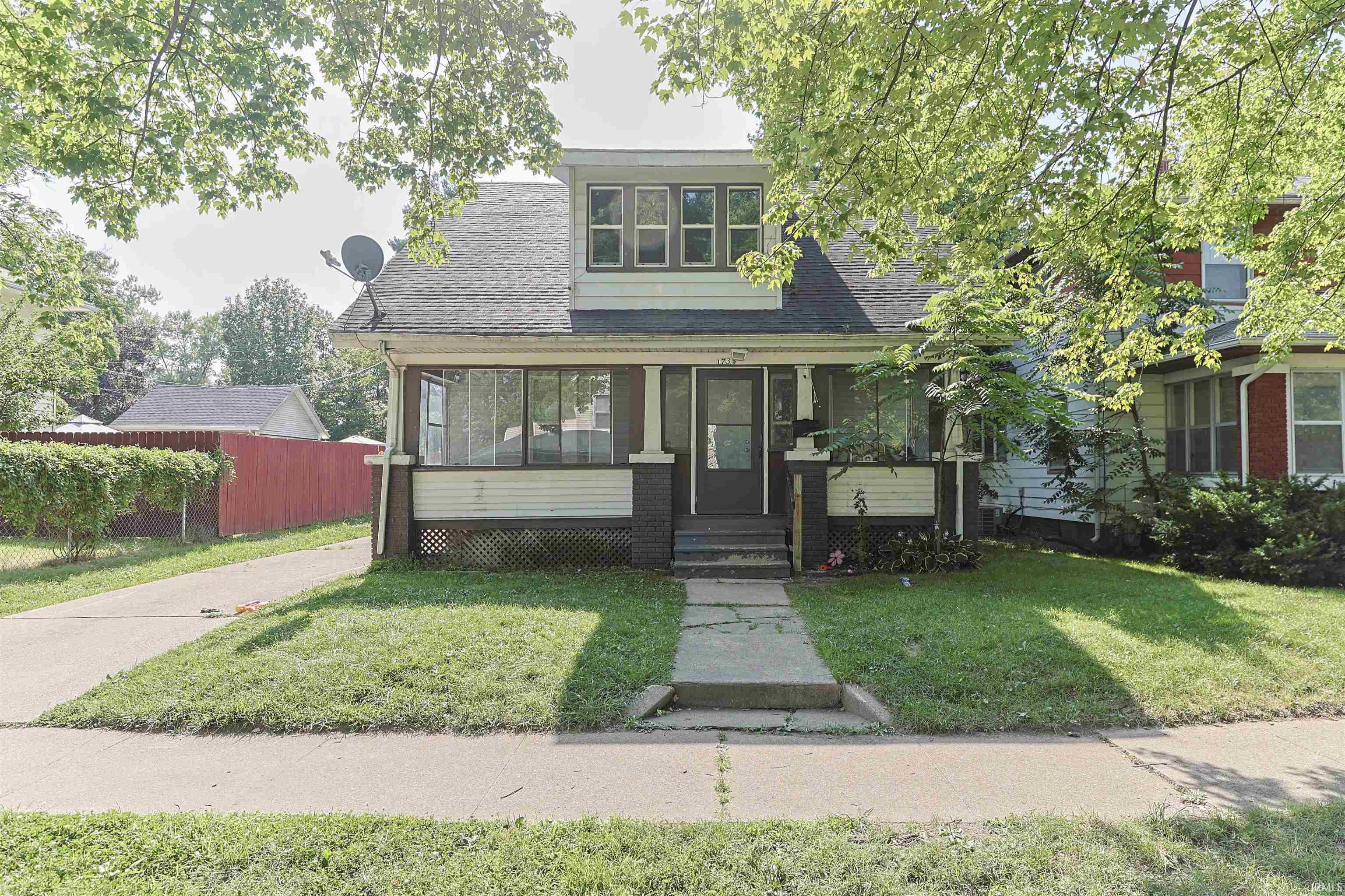 1733 Caroline Street South Bend IN 46613