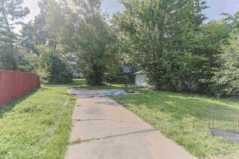 1733 Caroline Street South Bend IN 46613