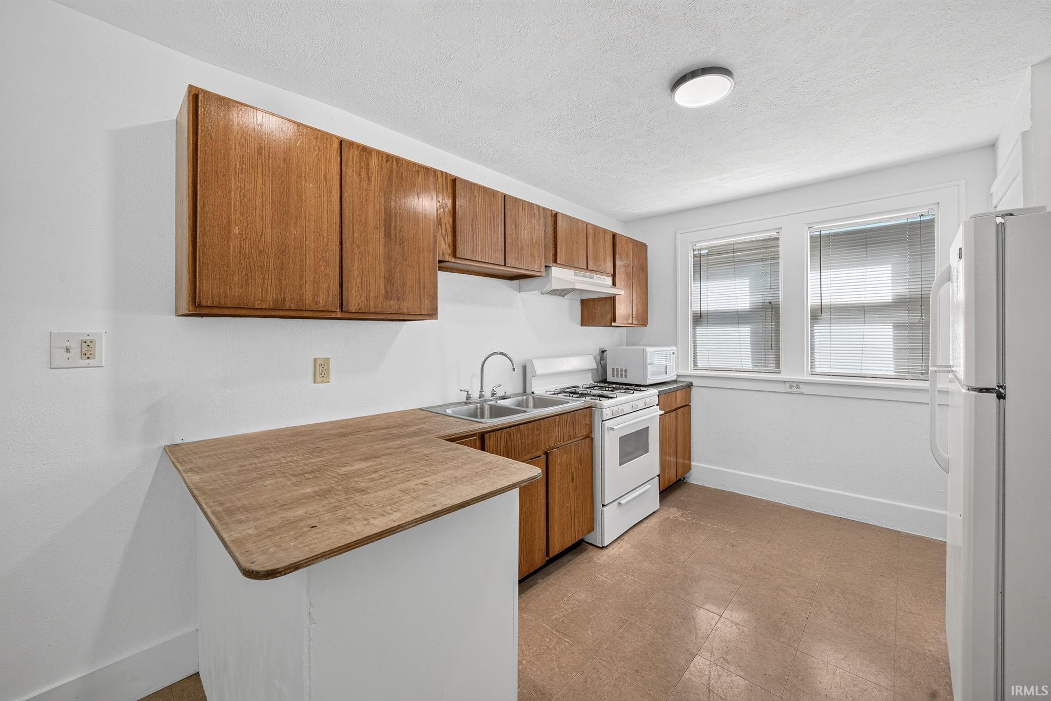 1022 Diamond Avenue South Bend IN 46628