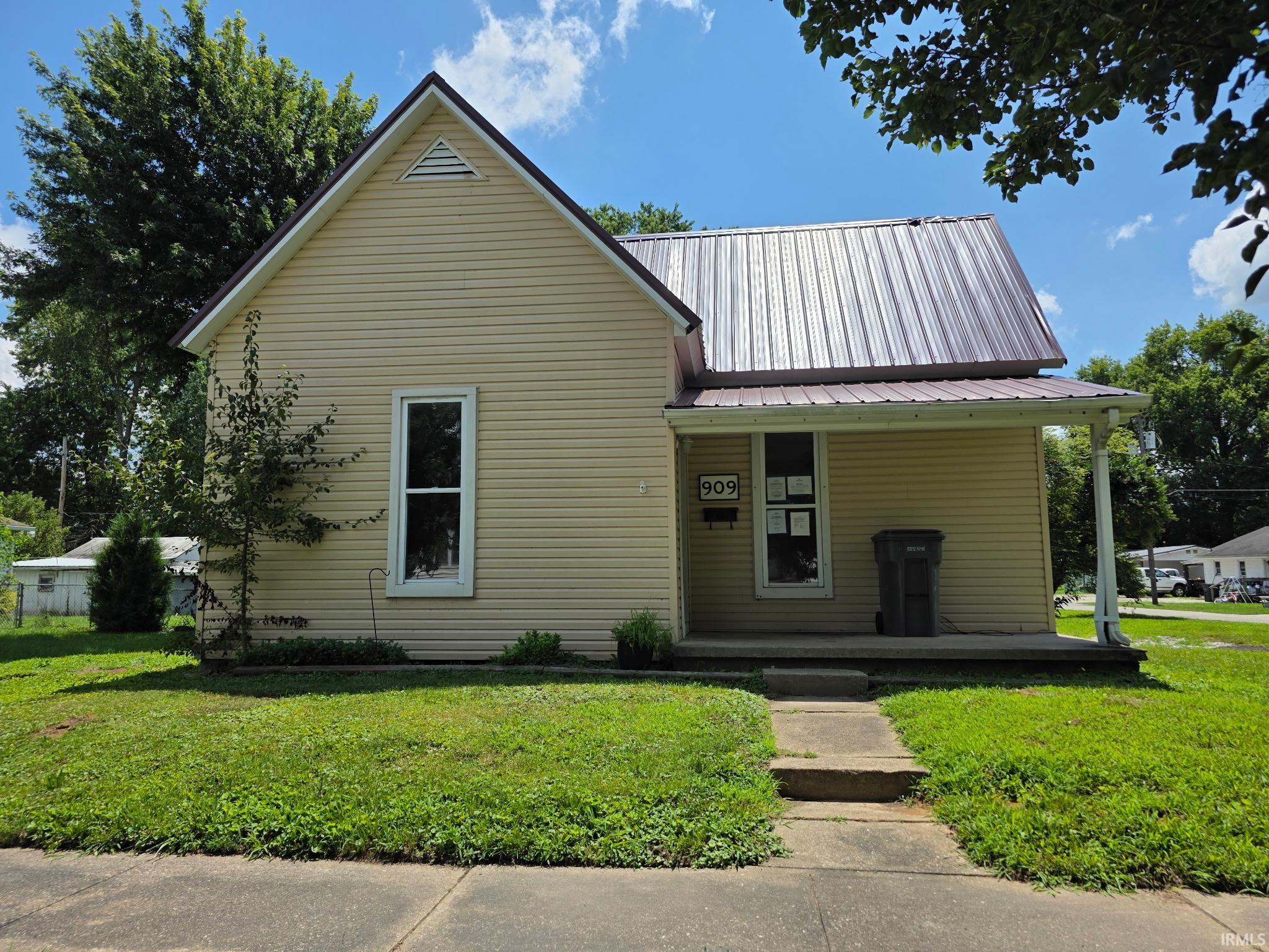 909 E Vincennes Street Linton IN 47441