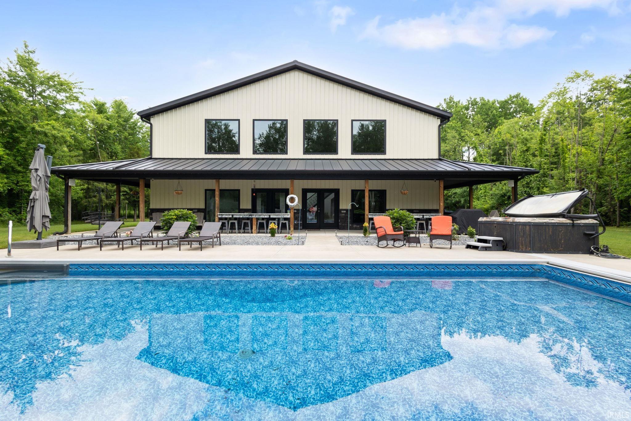 Osceola IN, 10810 Douglas Road