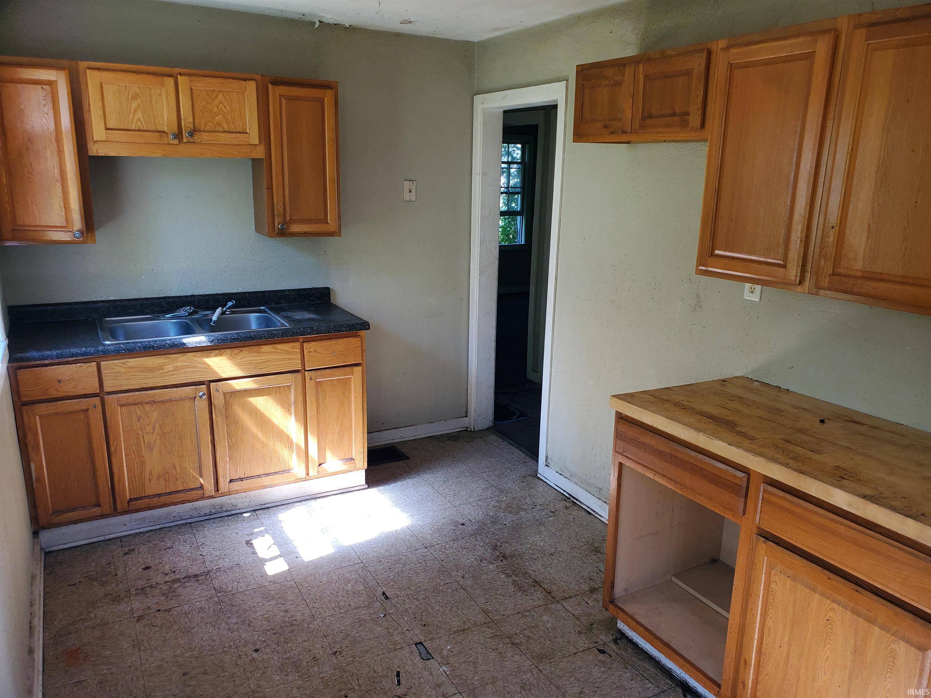 1613 N Huey Street South Bend IN 46628