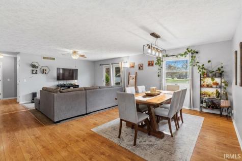 1804 E Springfield Drive Warsaw IN 46580