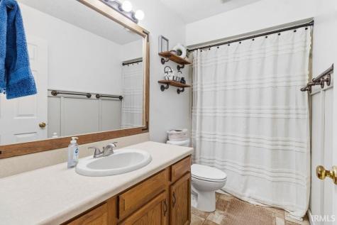 1804 E Springfield Drive Warsaw IN 46580