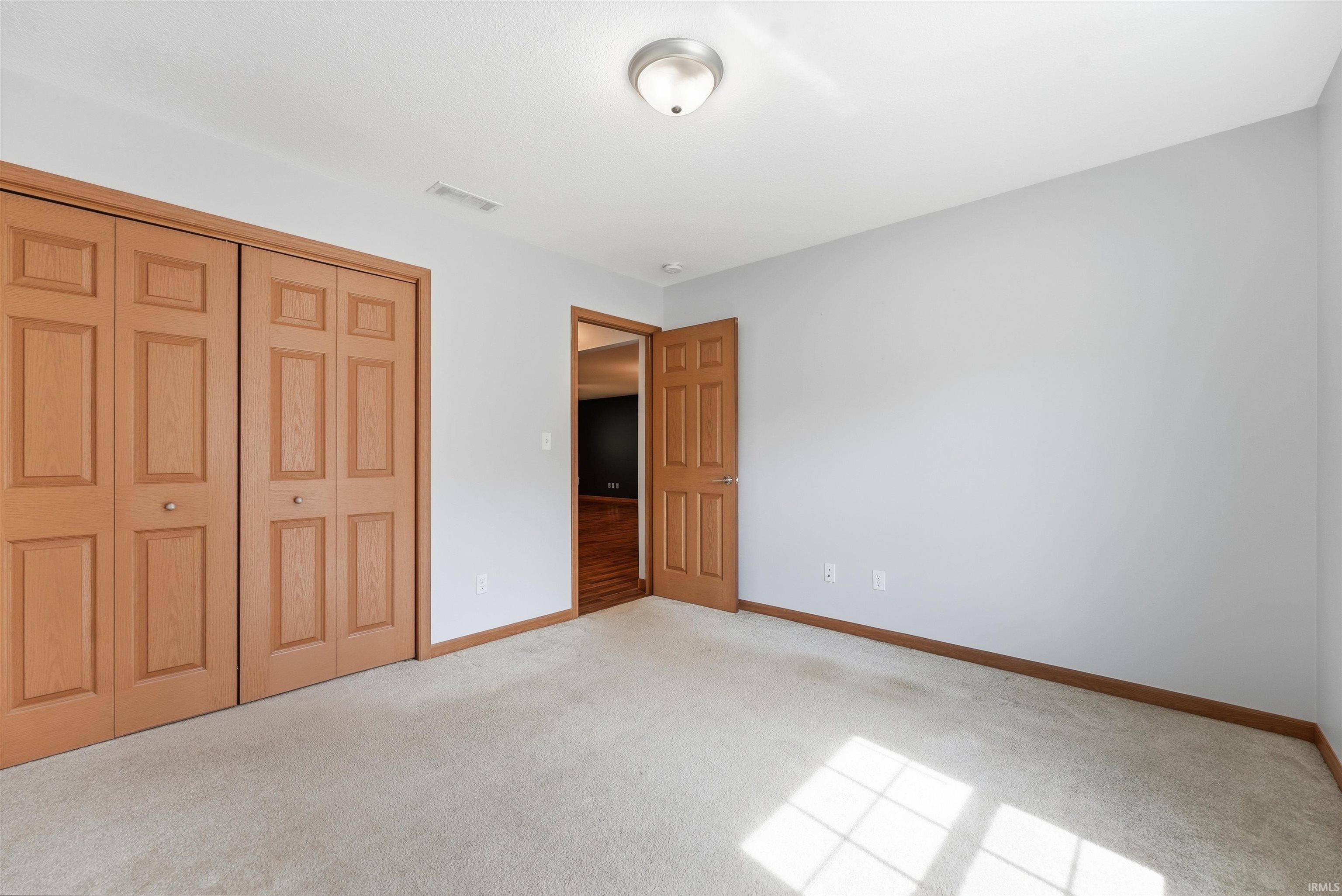 196 Beechnut Court Warsaw IN 46582