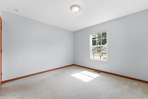 196 Beechnut Court Warsaw IN 46582