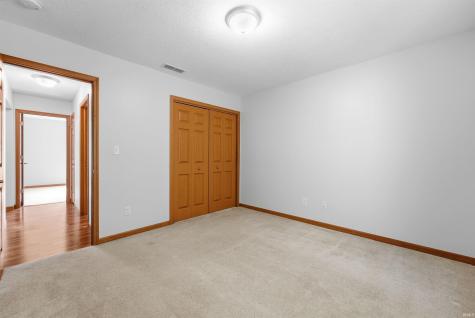 196 Beechnut Court Warsaw IN 46582