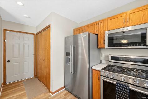 832 E Clover Drive Ellettsville IN 47429