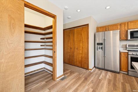 832 E Clover Drive Ellettsville IN 47429