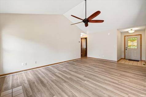 832 E Clover Drive Ellettsville IN 47429