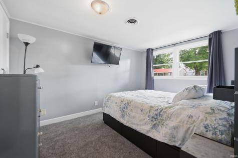1713 S Oakdale Drive Yorktown IN 47396