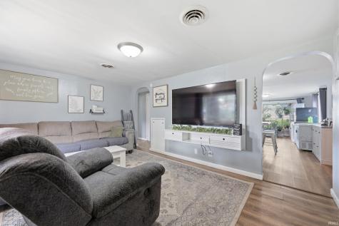 1713 S Oakdale Drive Yorktown IN 47396