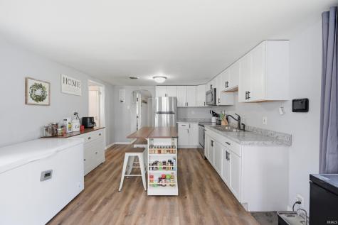 1713 S Oakdale Drive Yorktown IN 47396