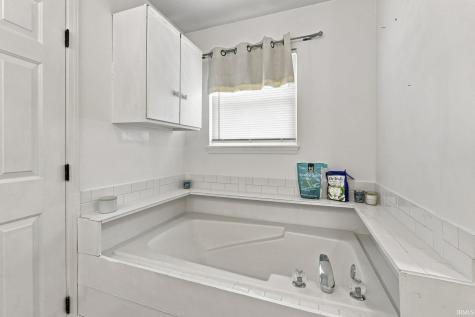 8705 Goshawk Lane Fort Wayne IN 46825