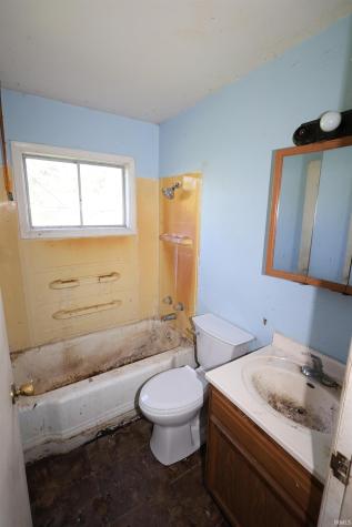 4027 Woodvale Drive South Bend IN 46614