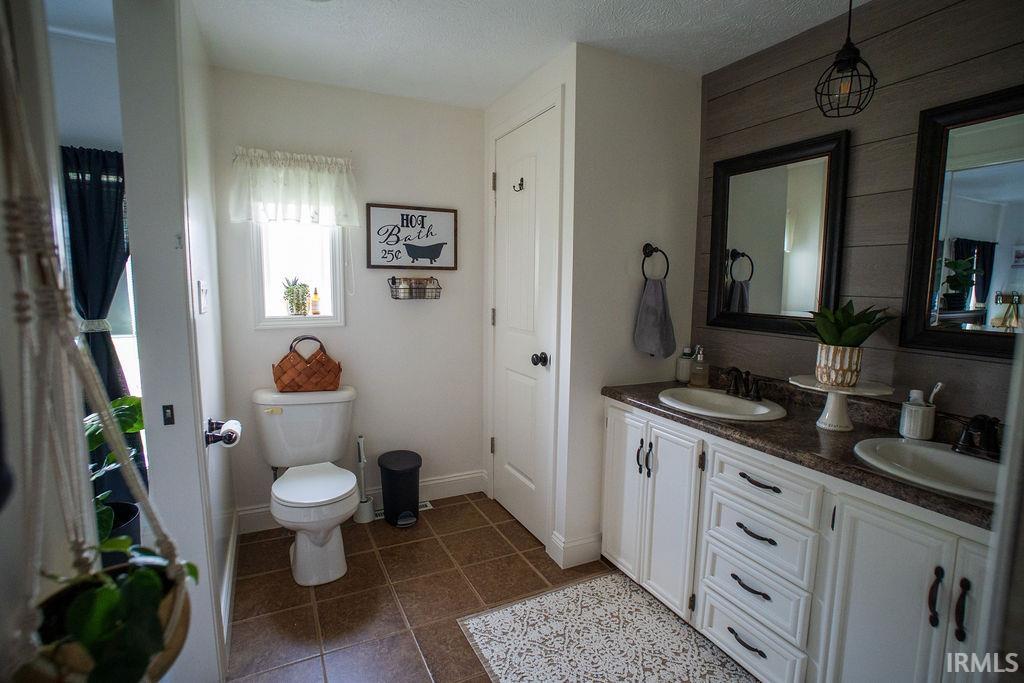 56360 County Road 33 Middlebury IN 46540