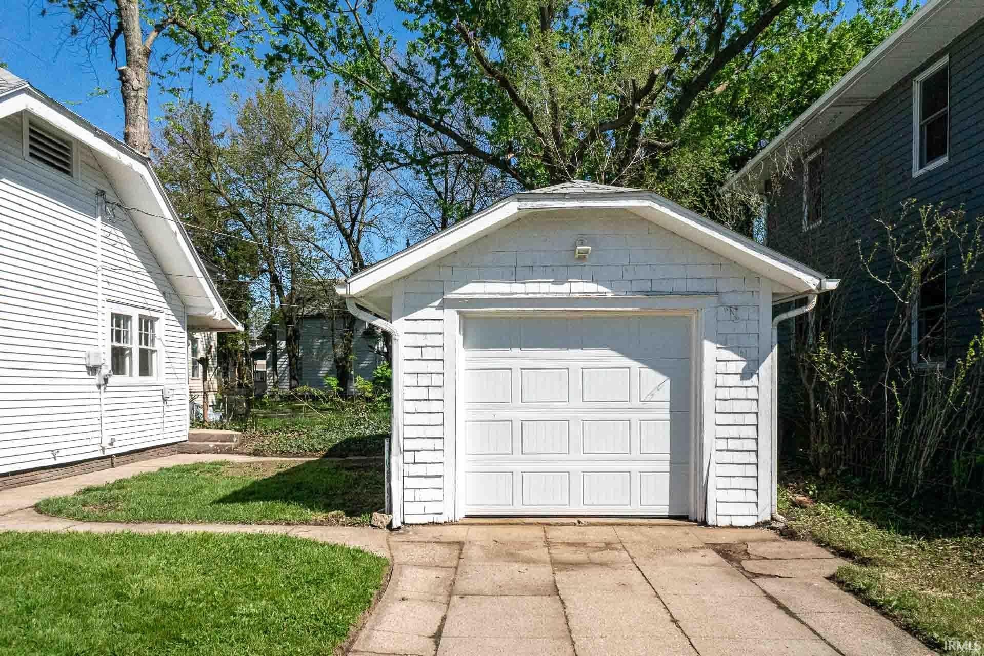 1202 Cleveland Avenue South Bend IN 46628
