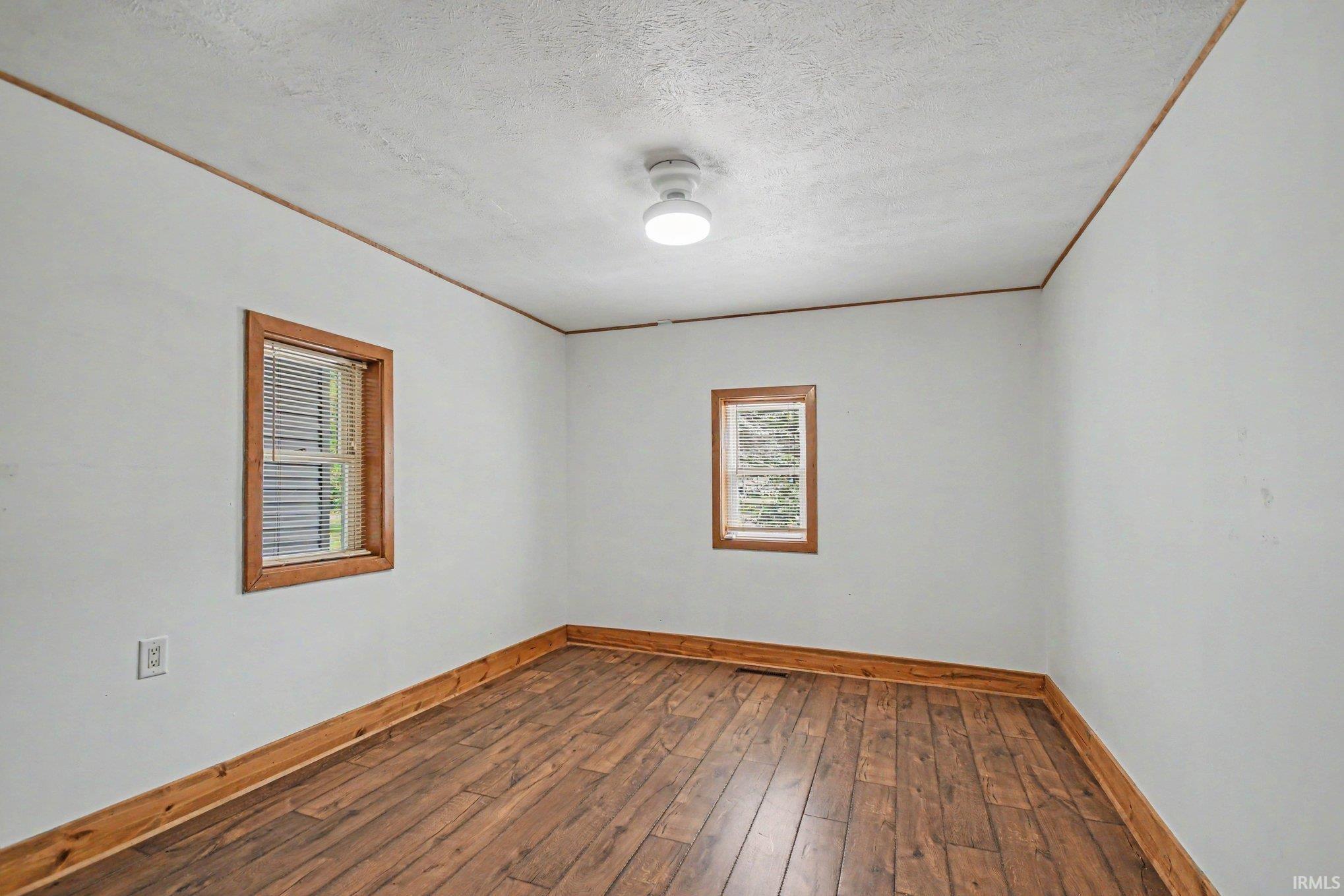 2827 Edwardsburg Avenue Elkhart IN 46514