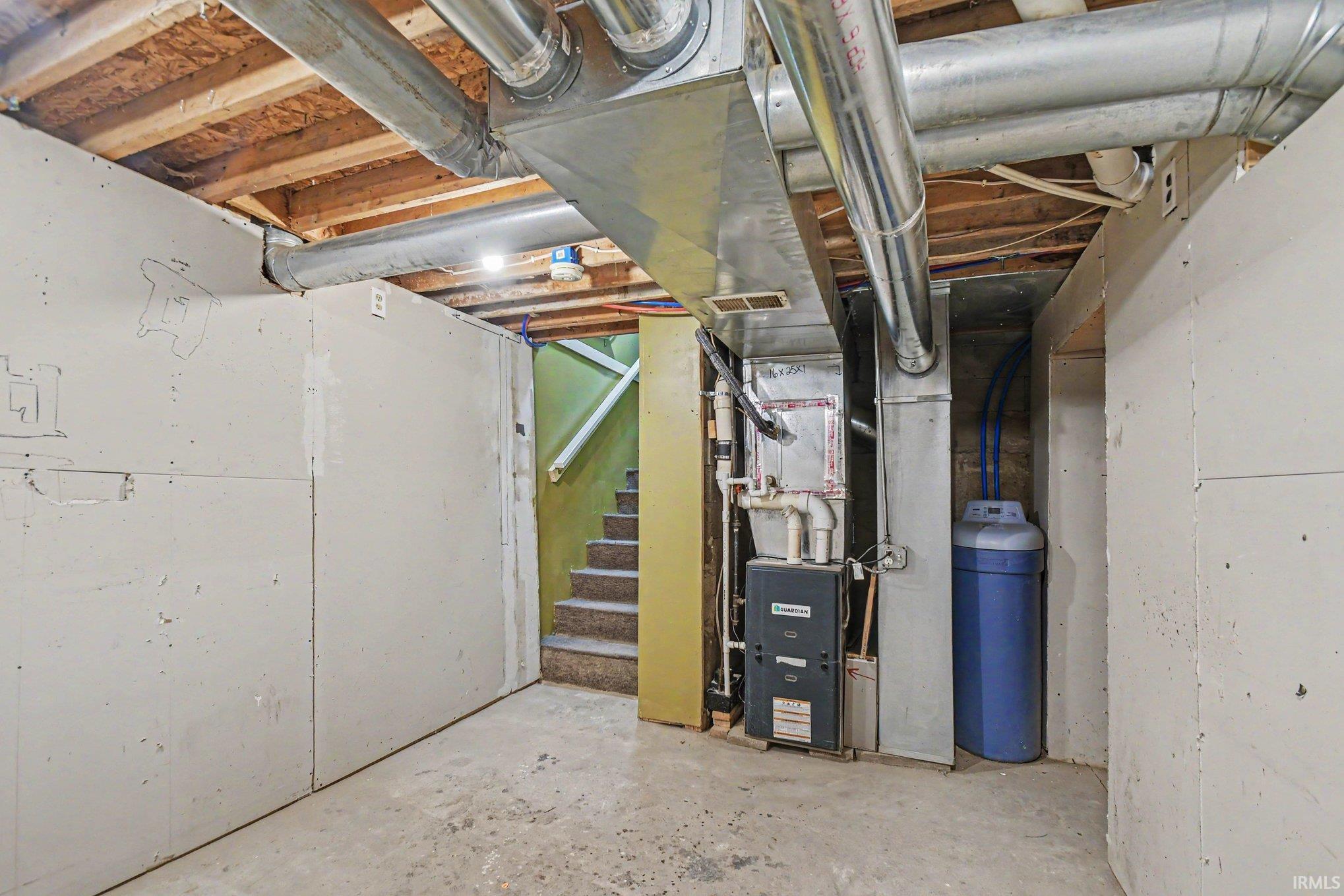 2827 Edwardsburg Avenue Elkhart IN 46514