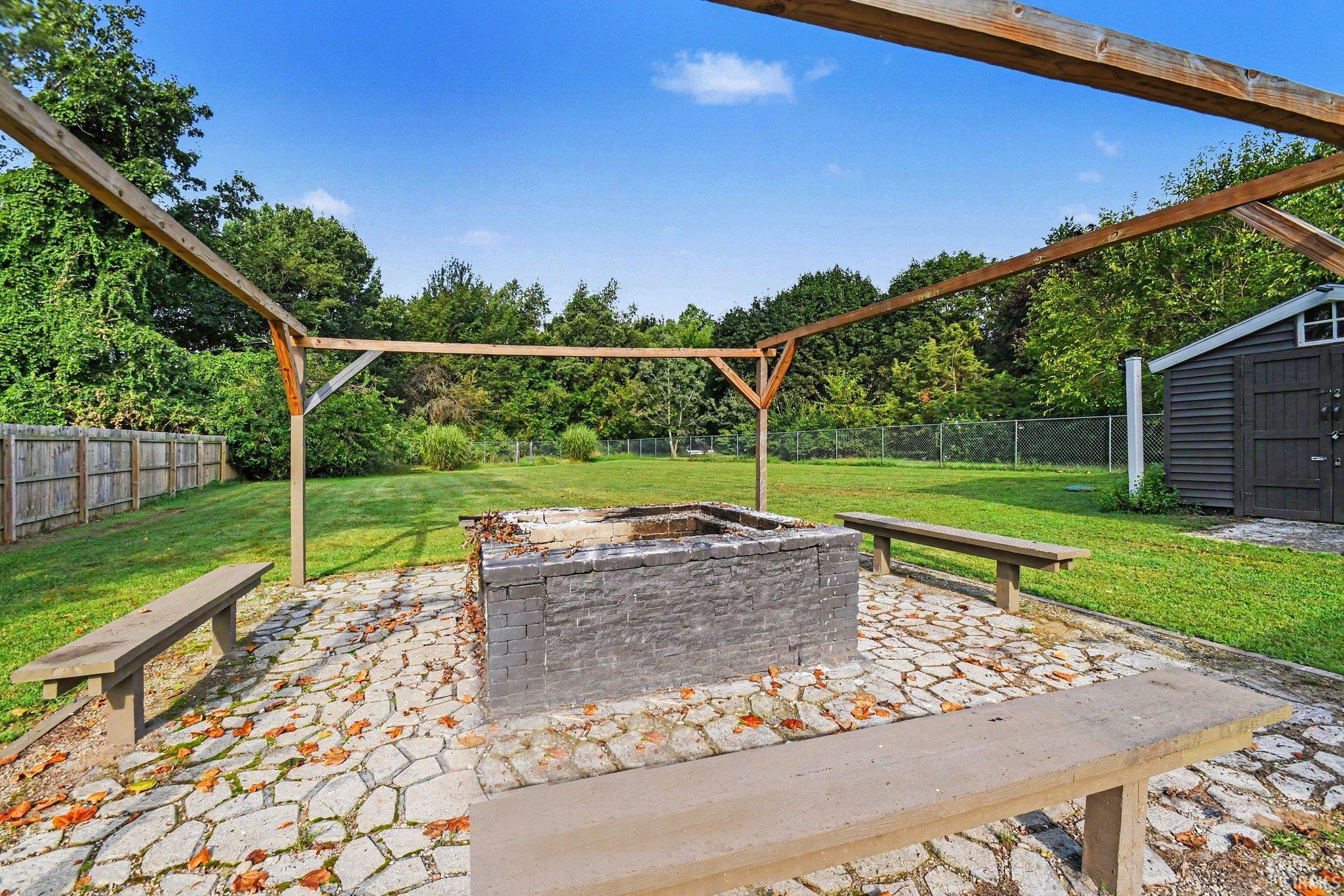 2827 Edwardsburg Avenue Elkhart IN 46514