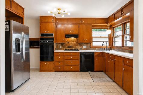 912 Crestview Place Lafayette IN 47905