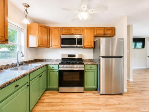 1207 Manchester Drive South Bend IN 46615