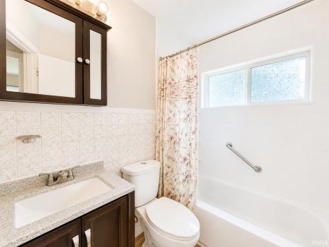 1207 Manchester Drive South Bend IN 46615