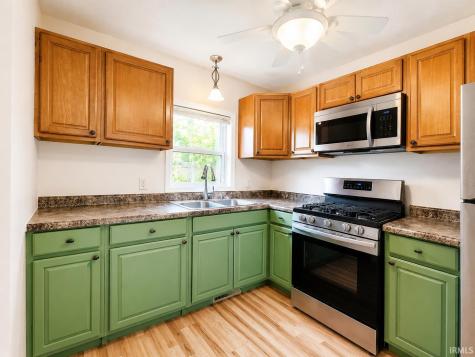 1207 Manchester Drive South Bend IN 46615