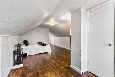 8032 N Clinton Street Fort Wayne IN 46825