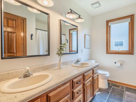 9826 White Hill Court Fort Wayne IN 46804