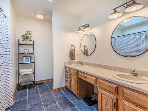 9826 White Hill Court Fort Wayne IN 46804