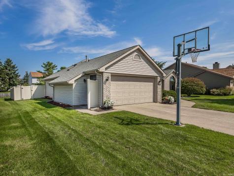 9826 White Hill Court Fort Wayne IN 46804