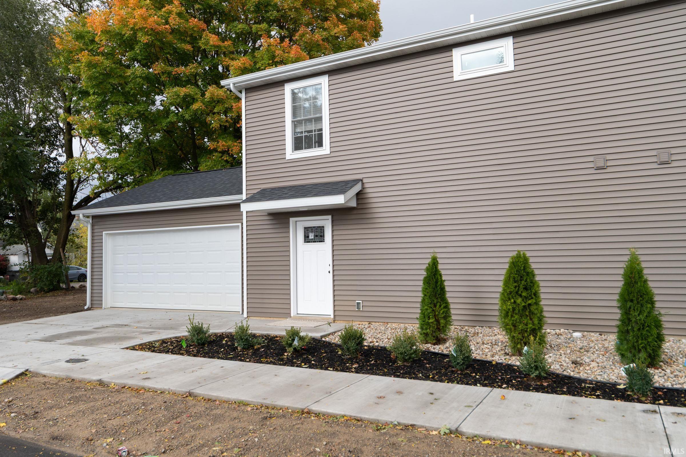 1105 Edwardsburg Avenue Elkhart IN 46514