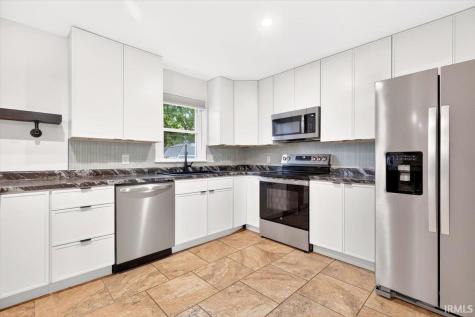 2815 Yellowwood Court Columbus IN 47203