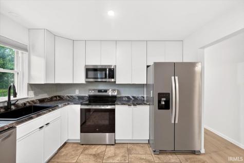 2815 Yellowwood Court Columbus IN 47203