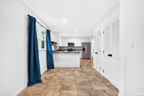 2815 Yellowwood Court Columbus IN 47203