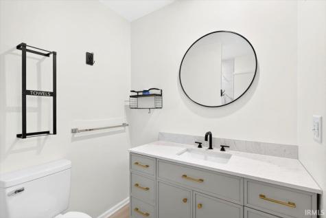 2815 Yellowwood Court Columbus IN 47203