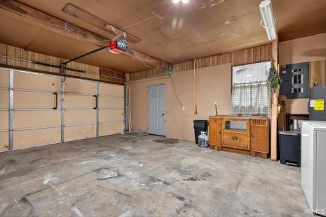 2815 Yellowwood Court Columbus IN 47203