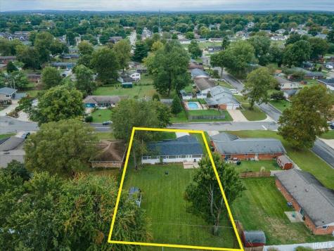 2815 Yellowwood Court Columbus IN 47203