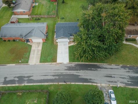 2815 Yellowwood Court Columbus IN 47203