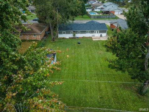 2815 Yellowwood Court Columbus IN 47203